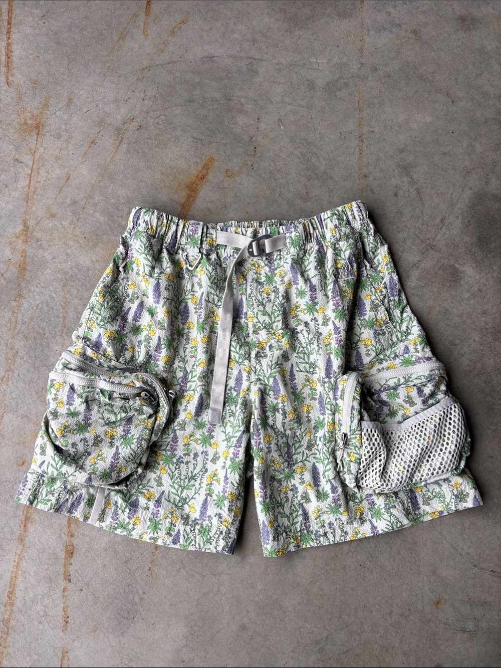Nike Men’s ACG Snowgrass Floral Utility Cargo Shorts Unisex Gorpcore Size S